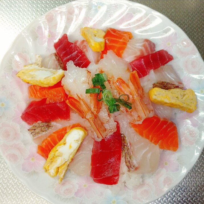◈桜鯛たっぷりの海鮮ちらし寿司◈